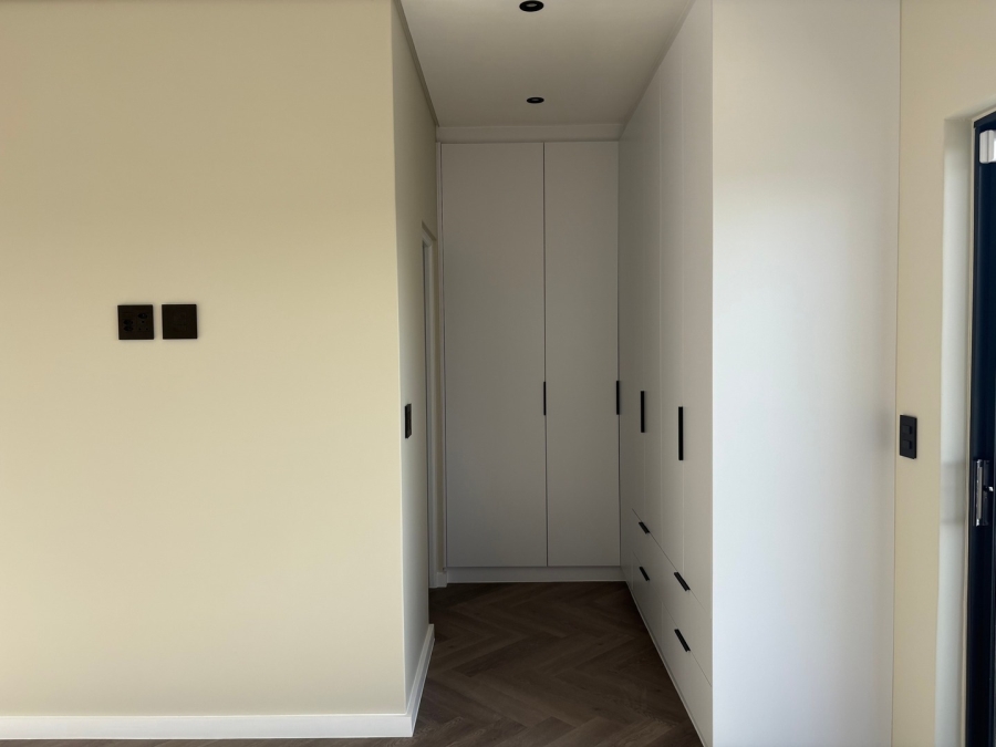 To Let 4 Bedroom Property for Rent in Sandown Western Cape